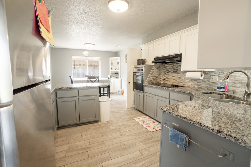 Building Photo - 2308 SW 76th St