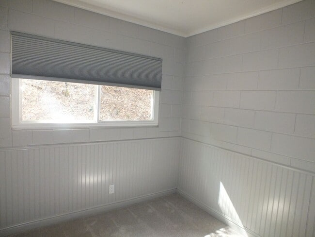 Building Photo - Placerville 2/1 with garage and small yard...
