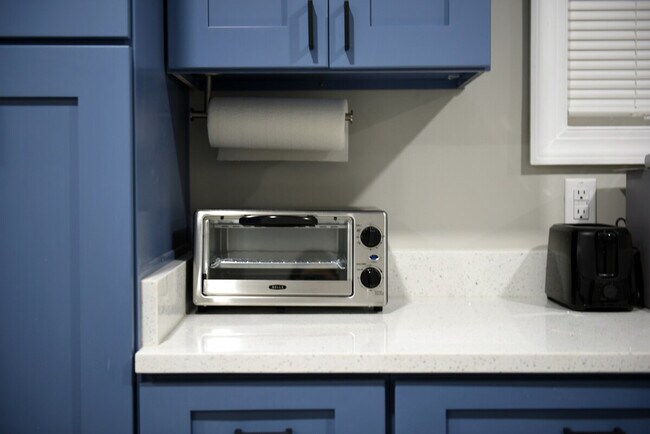 Building Photo - 153 Labelle St