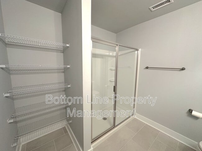 Building Photo - 3814 Starmount Ave