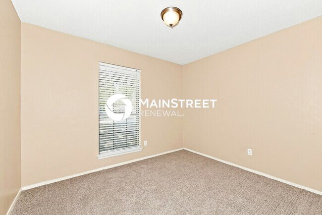 Building Photo - 3 Bedroom Pet-Friendly Home in Grand Prairie, TX with Main Street Renewal