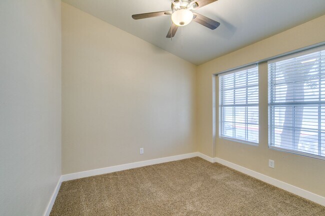 Building Photo - SW BEAUTY*2 BEDROOMS*OPEN FLOORPLAN*COMMUNITY POOL, GATED*CHECK THIS HOME OUT TODAY!