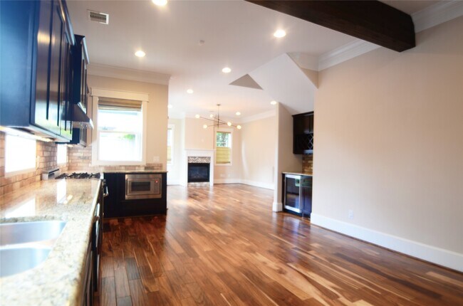 Building Photo - 8610 Ashland Way