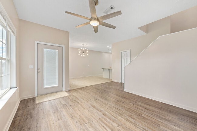 Building Photo - 33 Courtyard Way