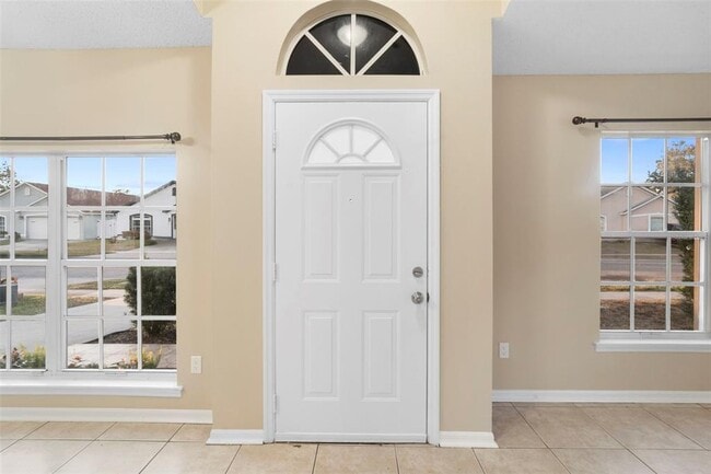 Building Photo - 7831 Hidden Hollow Dr