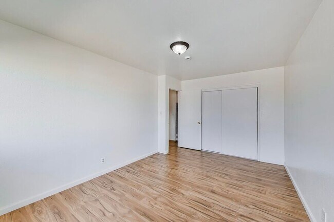 Building Photo - 5681 Hoffman Ct