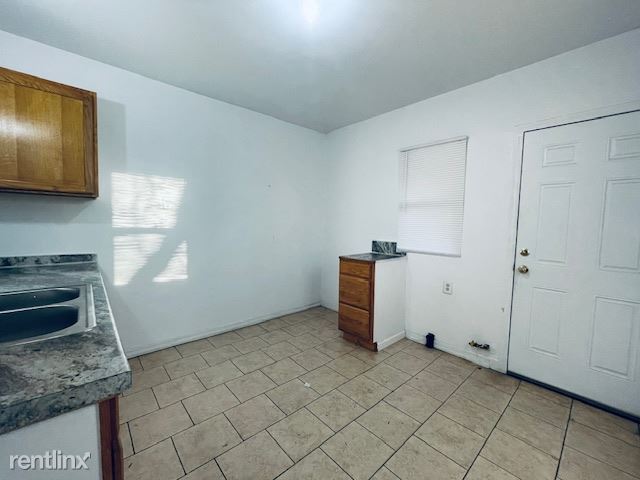 Building Photo - 2 br, 1 bath Duplex - 917 Gladstone St 917...