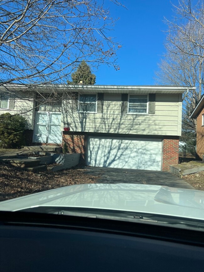 Primary Photo - 6323 Turney Rd