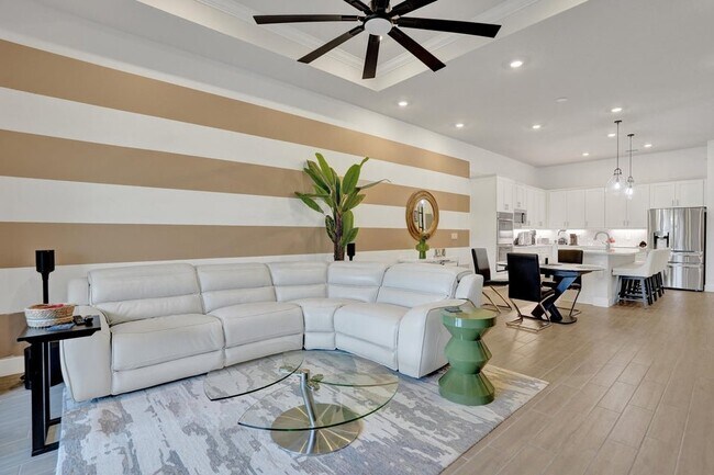 Building Photo - 8334 W Blue Spring Dr