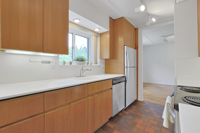 Building Photo - 412 Benedict Ave