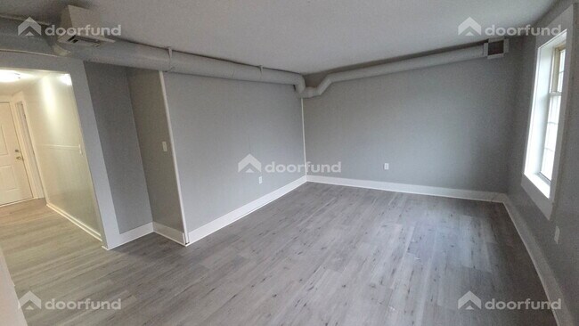 Building Photo - 418 River St