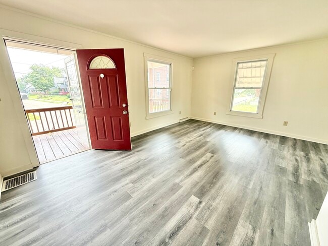 Building Photo - 921 17th St NW