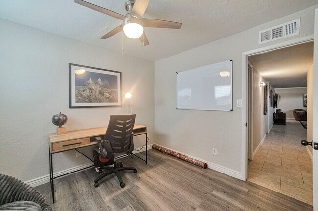 Building Photo - Amazing 3 Bed/2 Bath Home in Old Town Scottsdale