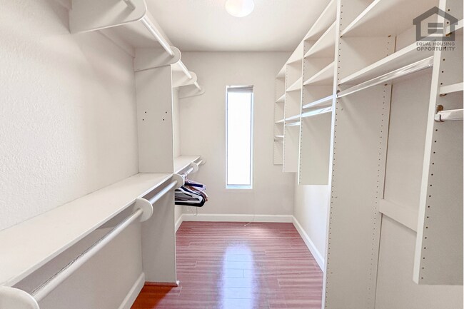 Building Photo - 3Bed/2Bath Furnished Home w/Stunning Backyard! Ready for Immediate Move-In! – POOL!