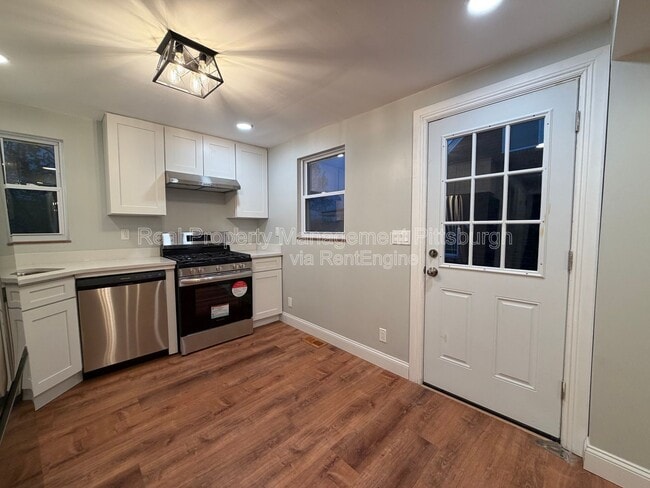 Building Photo - 1053 Edward Dr