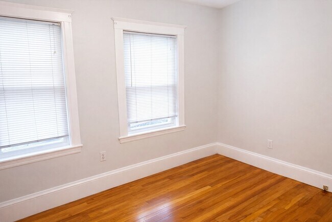 Building Photo - 14 Walter St