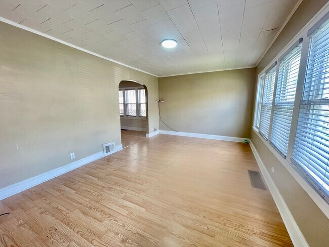 Building Photo - 2516 N Keeler Ave
