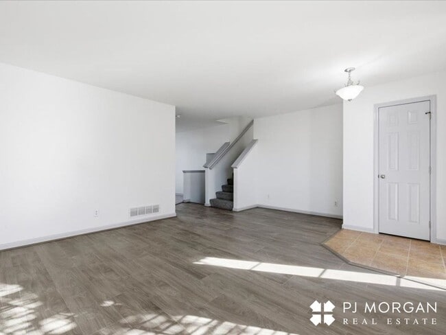 Building Photo - 19378 V St