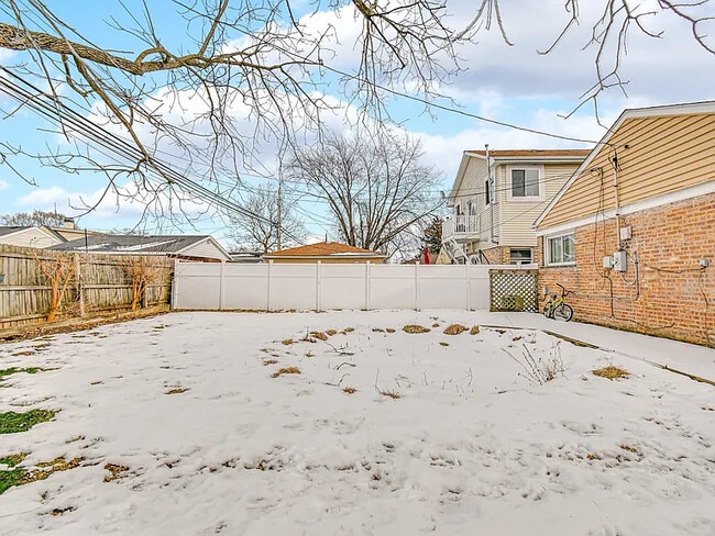 Building Photo - 46567 W 83rd St