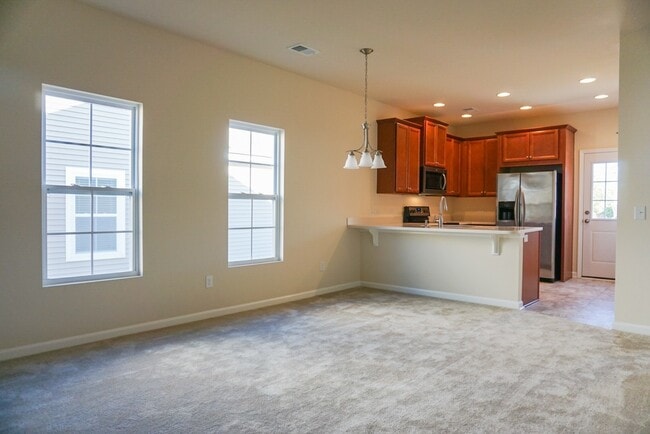 Building Photo - Lovely 3 bedroom 2 Bath Ranch with 2 Car Garage in Goose Creek