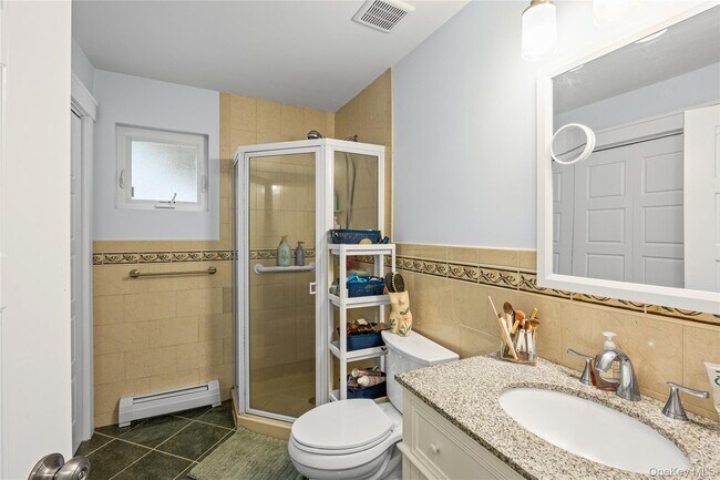 Building Photo - 25 E Shore Dr