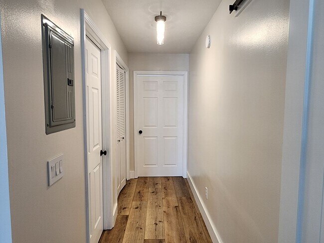 Building Photo - Beach Cottage