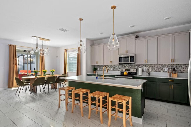 Building Photo - 4710 Sleepy Hollow Dr