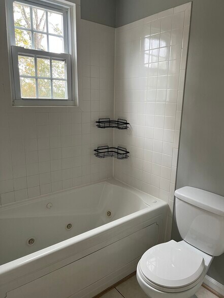 Master bathroom - 45 Oswego Ave