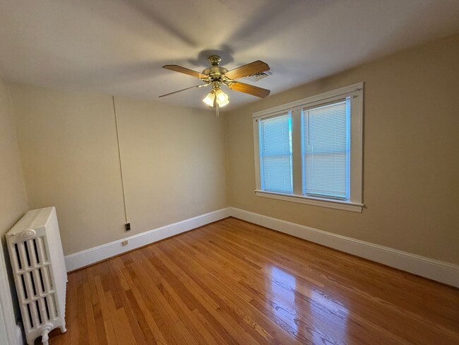 Building Photo - Grandin Home!