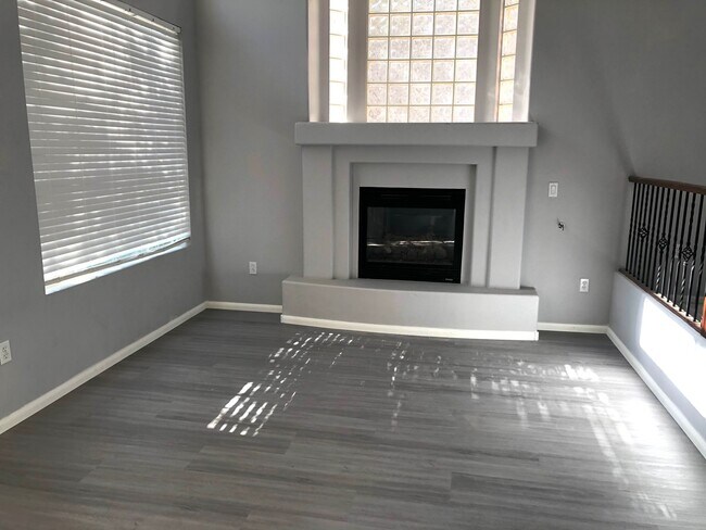 Building Photo - 653 Orbiter Ln
