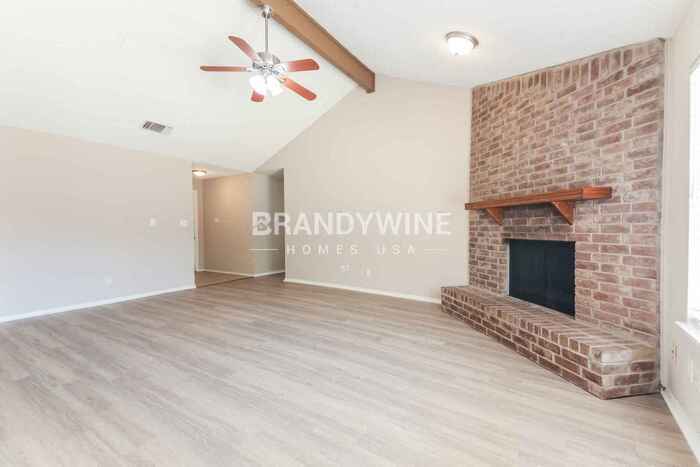 Building Photo - 848 Bristol Ave