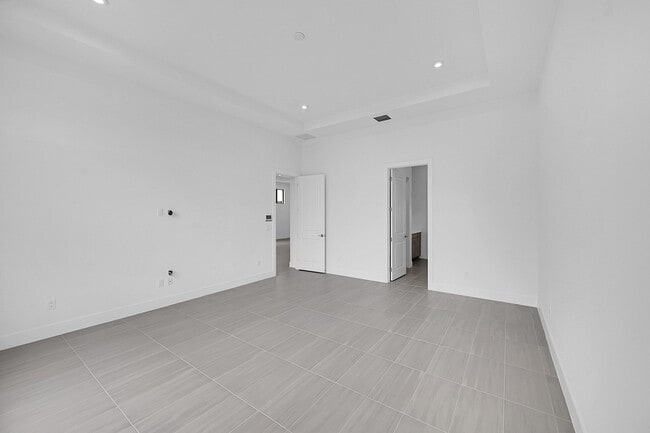 Building Photo - 13917 Vivant Dr