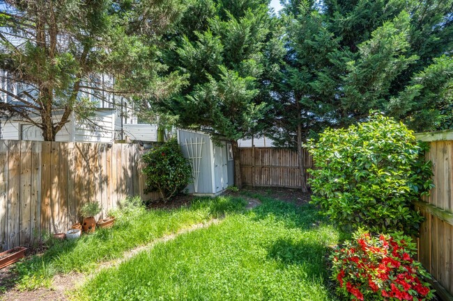 Building Photo - Available Now! 2 Bed 1.5 Bath Between Navy...