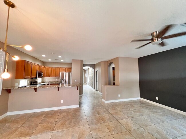 Building Photo - Gorgeous 1 story single home, 3 beds, 2 ba...