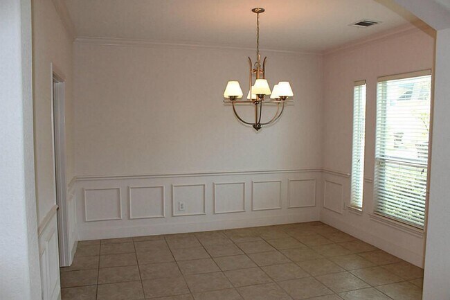 Building Photo - 11110 Sherwood Garden Dr