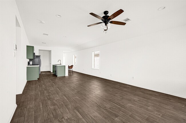 Building Photo - 2334 Spruce Clf Ln