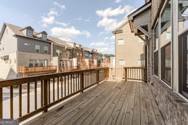 Building Photo - 5051 Pinckney Ln