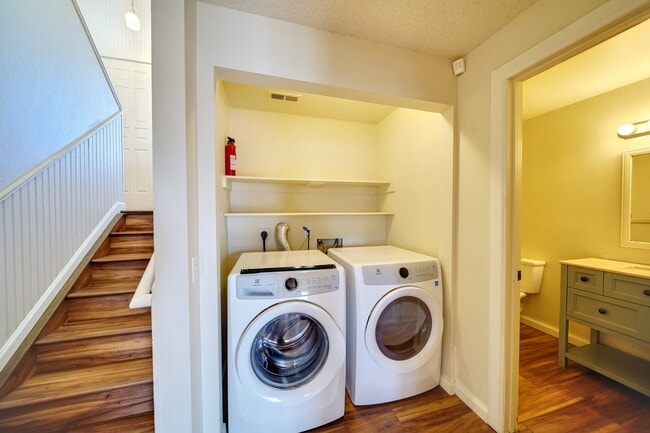 Building Photo - 4450 McGrew Cir