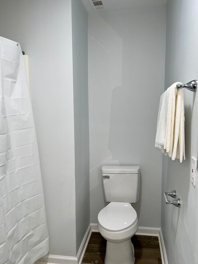 Building Photo - Fully Furnished Short Term Rental Home!