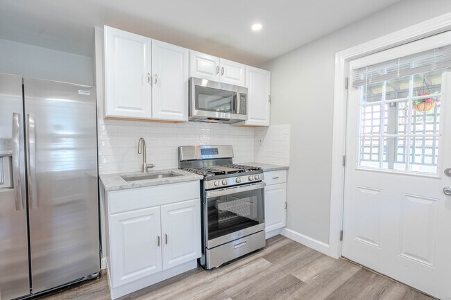 Building Photo - 37 Quintard Ave