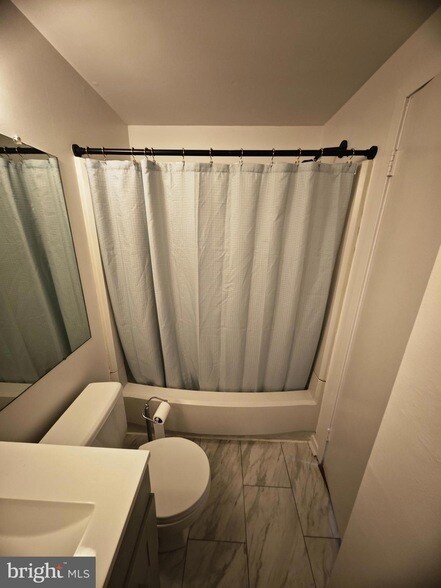 Building Photo - 9813 Hellingly Pl