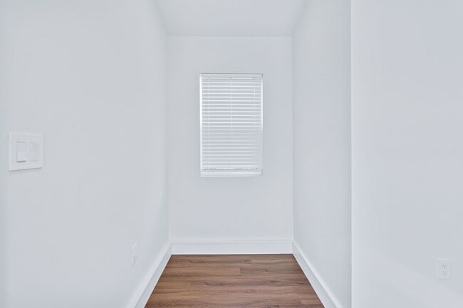 Building Photo - 1170 Legion Ave