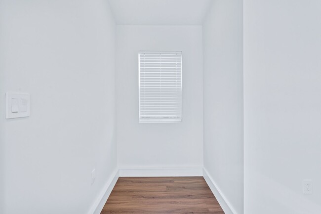 Building Photo - Beautifully Renovated 1-bedroom/ 1-bathroom ADU