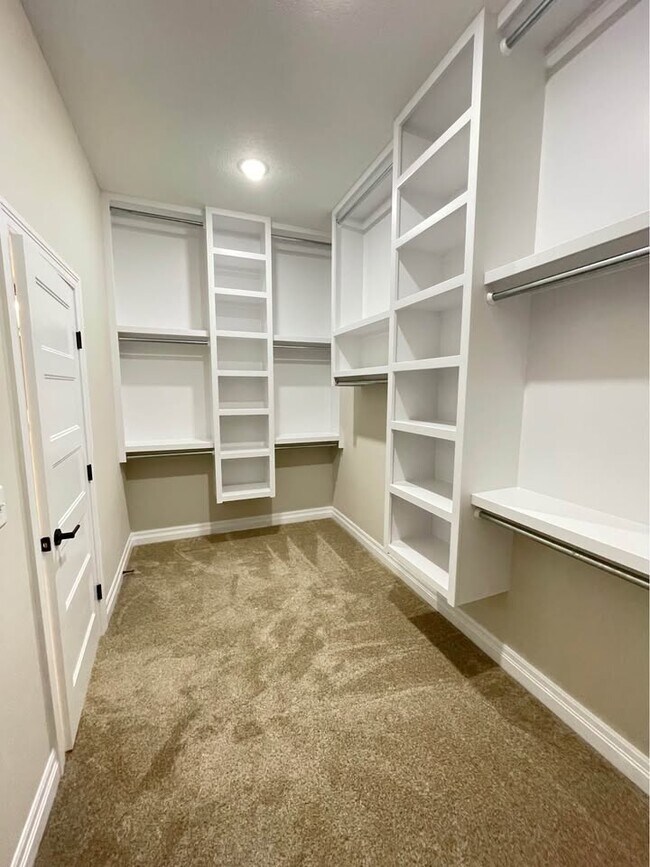 Building Photo - 4670 W Emerald Bay Ct