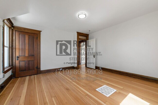 Building Photo - 1530 33rd Ln