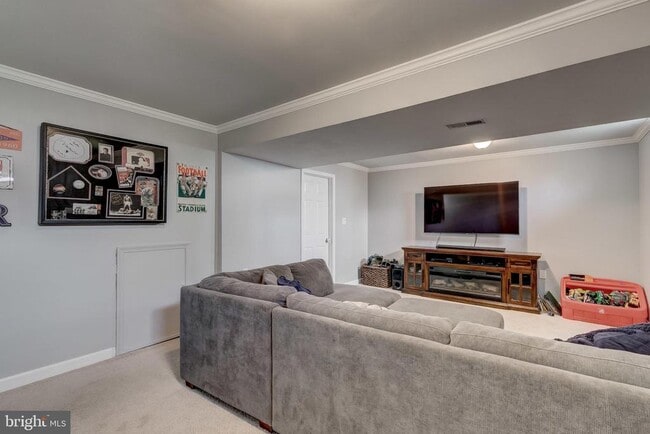 Building Photo - 583 Henderson Rd