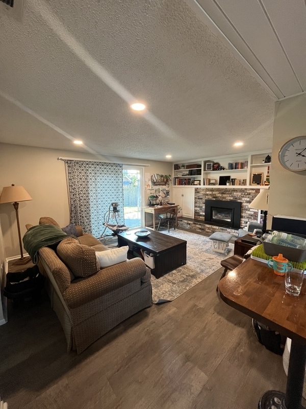 Building Photo - 841 Garden Dr