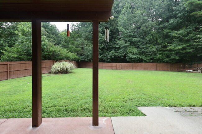 Building Photo - 2895 Haynes Club Cir SW