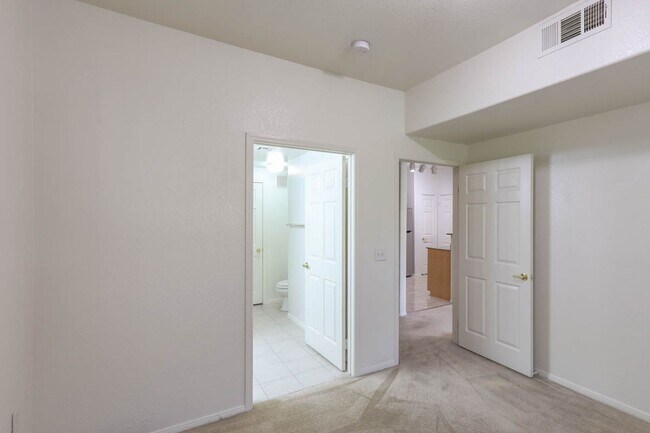 Building Photo - Resort Living 1 Bedroom Condo In West Las ...