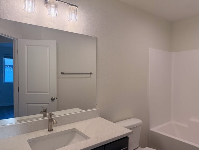 Building Photo - 505-507 NW Hillcrest Dr